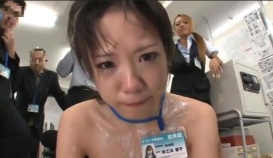 【早乙女らぶ】可愛いから虐められるの？童顔美女が職場で犬食い、裸おしっこ、飲尿させられて「わん！」と泣く動画